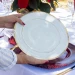 Prato Raso de Porcelana Versa com Filete em Ouro 24k