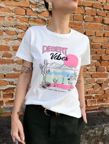 Camiseta Feminina de Algodão Estampada Desert Vibes