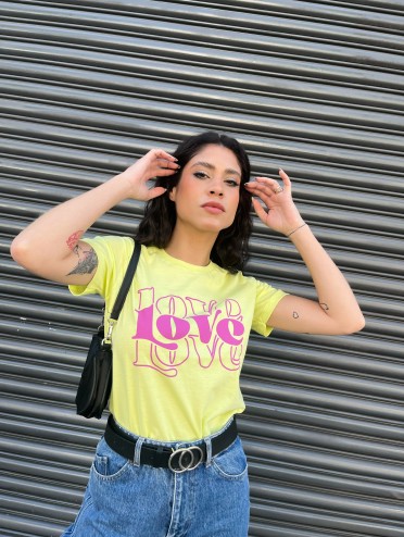 Camiseta Feminina de Algodão Estampada Letreiro Love