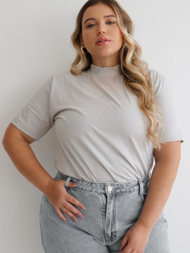 Camiseta Feminina  de Algodão Gola Alta e Manga Curta Gisele - Cinza