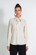 Camisa Tradicional com Laço na Gola de Alfaiataria Feminina Selma  - Bege Quaker - Tlic Rio