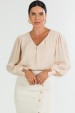 Blusa Manga Longa Gola V com Detalhe na Manga de Alfaiataria Feminina Natalia - Bege - Tlic Rio