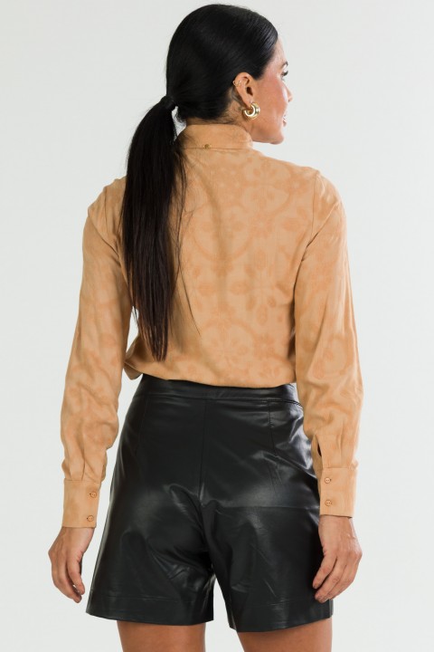 Camisa Texturizada com Detalhes Frontais de Alfaiataria Feminina Lunna  - Bege - Tlic Rio