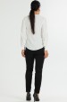 Blusa Manga Longa Gola V com Detalhe  Frontal de Alfaiataria Feminina Nubia - Off White  - Tlic Rio