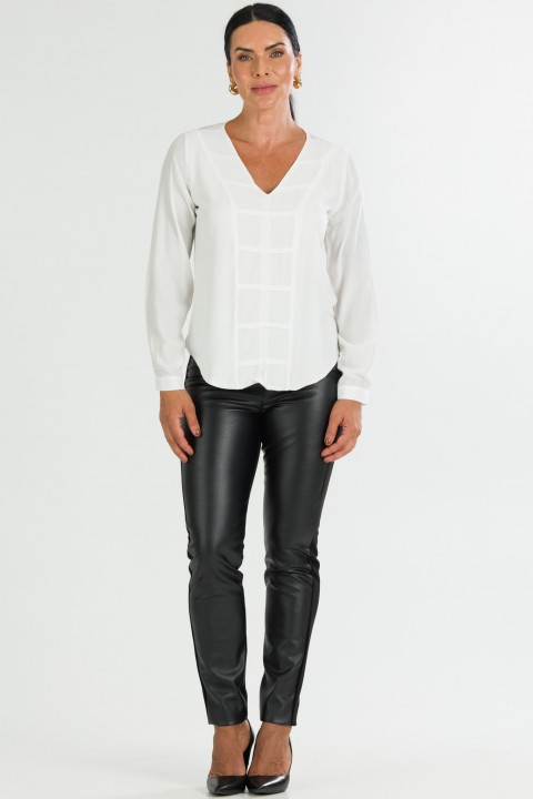 Blusa Manga Longa Gola V com Detalhe  Frontal de Alfaiataria Feminina Nubia - Off White  - Tlic Rio