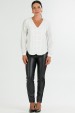 Blusa Manga Longa Gola V com Detalhe  Frontal de Alfaiataria Feminina Nubia - Off White  - Tlic Rio